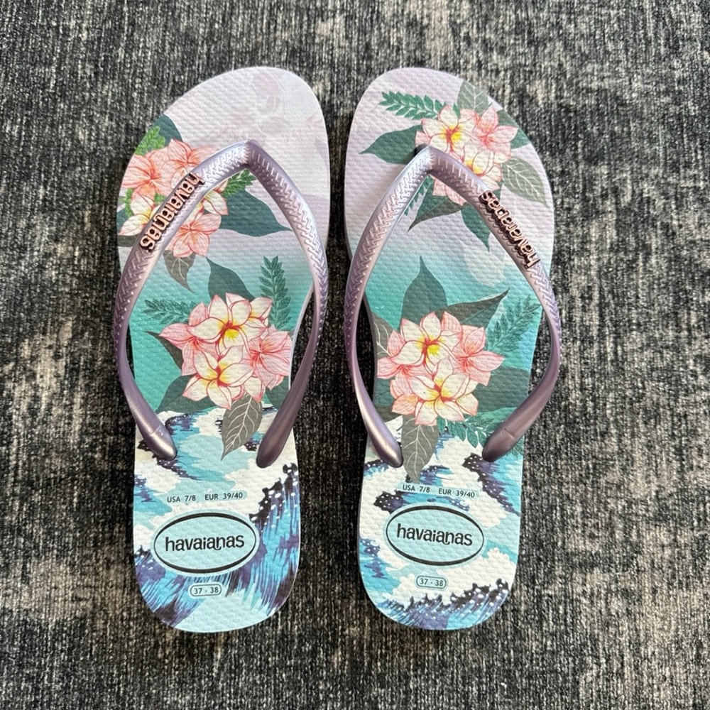 Havaianas Purple Floral Flip Flops size 7/8